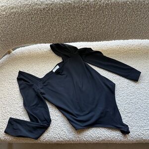 Aritzia Babaton Contour Square Neck Bodysuit